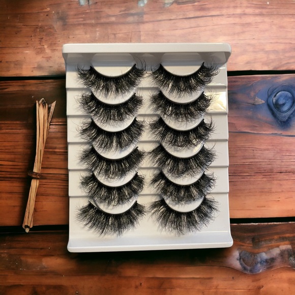 Violet Moon Other - New! HP! ☆ Faux Mink 5 Pack False Eyelashes Includes Wispy Lashes